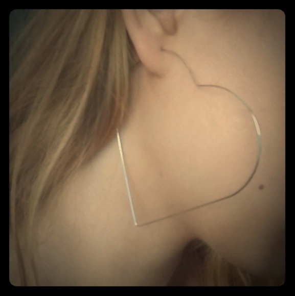 Heart shaped ๐ statement earrings - Picture 3 of 8